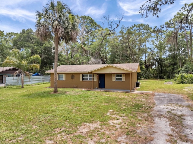 3371 N Bay Ave, Crystal River, FL 34428 - ranch-style house featuring stucco siding, covered porch, and view of wooded area
