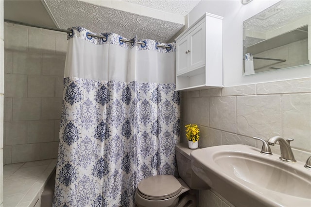 4318 Mesa Dr, New Port Richey, FL 34653 - bathroom with a textured ceiling and backsplash