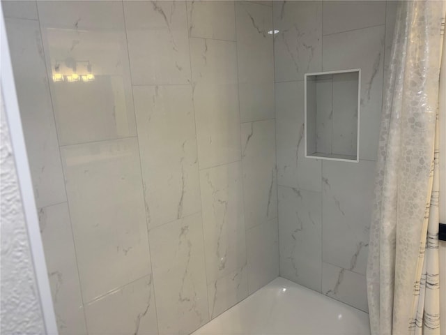 3640 41st Ln S Unit F, Saint Petersburg, FL 33711 - full bathroom featuring shower / bathtub combination with curtain