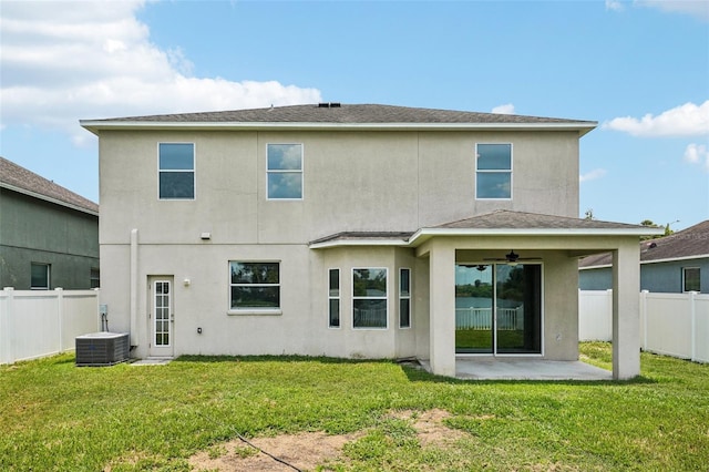 7509 Tangle Bend Dr, Gibsonton, FL 33534 - back of house featuring a ceiling fan, a patio area, stucco siding, and a fenced backyard