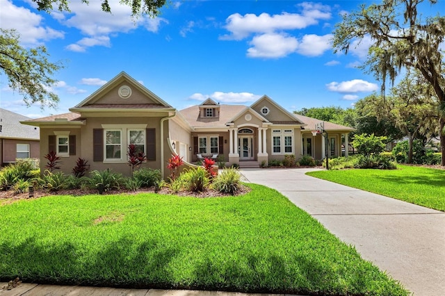 5823 Terncrest Dr, Lithia, FL 33547 - view of front of home featuring a front yard, stucco siding, and driveway