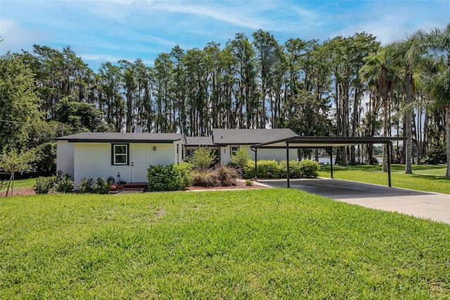 19209 Crooked Ln, Lutz, FL 33548 - view of front of property with a front yard and driveway