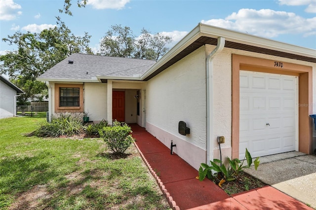 7470 Canterbury St, Spring Hill, FL 34606 - view of front of house with a front yard and stucco siding