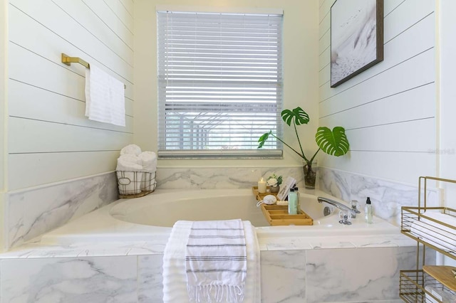 7725 235th St E, Myakka City, FL 34251 - full bath with a garden tub