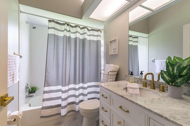 7725 235th St E, Myakka City, FL 34251 - bathroom with vanity and shower / bathtub combination with curtain