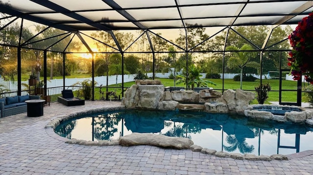 7725 235th St E, Myakka City, FL 34251 - view of swimming pool featuring a patio area, a lanai, a pool with connected hot tub, and a lawn