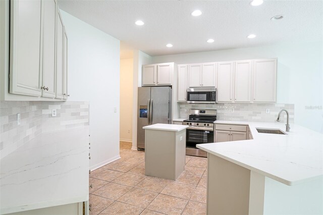10605 Marsanne Pl, Riverview, FL 33578 - kitchen featuring stainless steel appliances, a kitchen island, a peninsula, backsplash, and recessed lighting