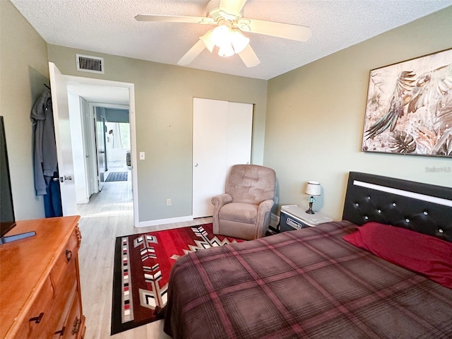 2330 Ecuadorian Way Unit 30, Clearwater, FL 33763 - bedroom with a textured ceiling, wood finished floors, a ceiling fan, and a closet