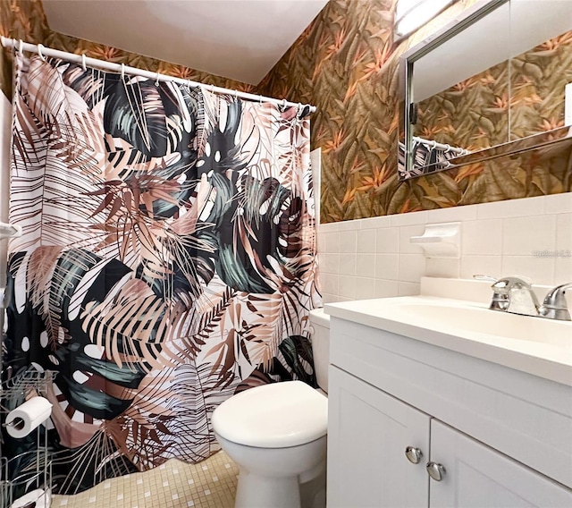 2330 Ecuadorian Way Unit 30, Clearwater, FL 33763 - full bath with tile walls, wallpapered walls, vanity, tile patterned floors, and a shower with curtain