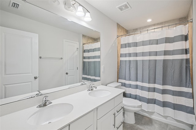 10580 Gliding Eagle Way, Land O Lakes, FL 34638 - bathroom with double vanity and a shower with shower curtain