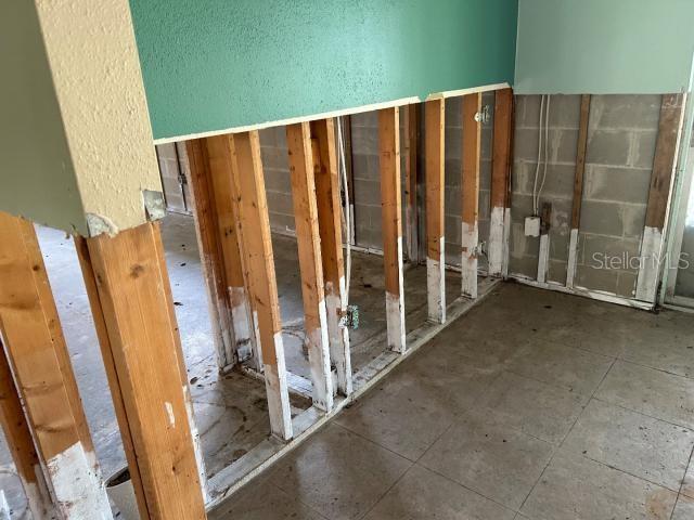 3901 N Nokomis Pt, Crystal River, FL 34428 - bathroom with a textured wall