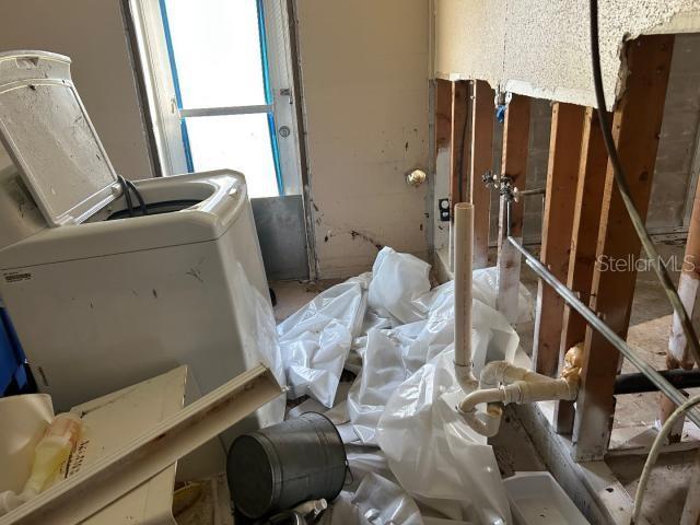 3901 N Nokomis Pt, Crystal River, FL 34428 - view of laundry area