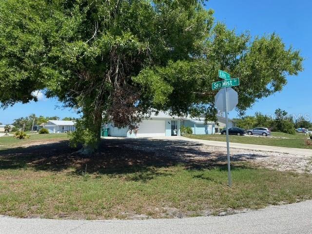 7322 Ellis Ln, Port Charlotte, FL 33981 - view of yard with an attached garage and driveway