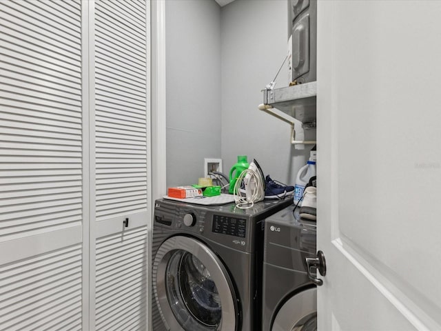 1340 Bayshore Blvd Unit 502, Dunedin, FL 34698 - washroom with washing machine and dryer