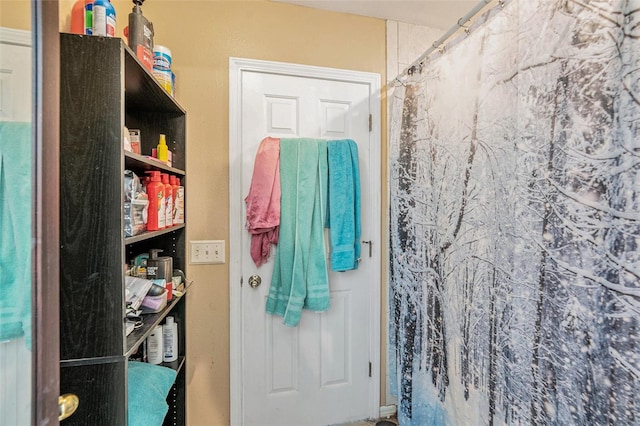 5501 67th Ave N Unit 11, Pinellas Park, FL 33781 - bathroom with a shower with curtain