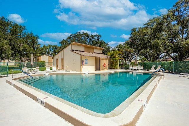 2922 60th St W, Bradenton, FL 34209 - community pool with a patio area
