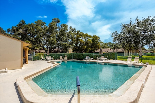 2922 60th St W, Bradenton, FL 34209 - community pool with a patio area