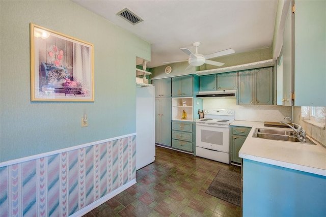 11082 90th Ter, Seminole, FL 33772 - kitchen with white appliances, under cabinet range hood, a ceiling fan, light countertops, and green cabinetry