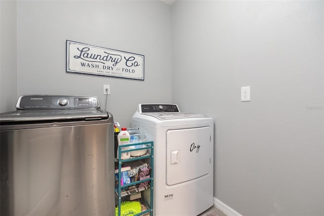 15406 Gopher Trop Pl, Sun City Center, FL 33573 - washroom with washing machine and clothes dryer and baseboards