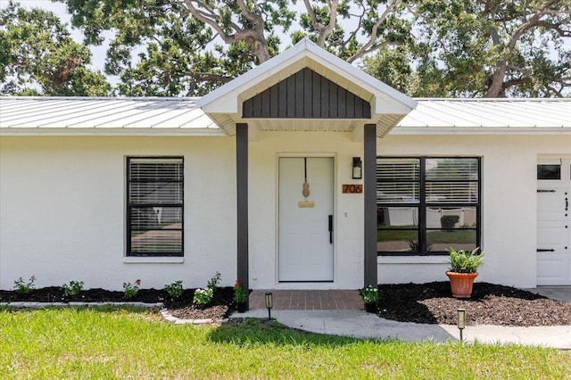706 E Gate Dr, Safety Harbor, FL 34695 - doorway to property featuring a standing seam roof, a metal roof, and stucco siding