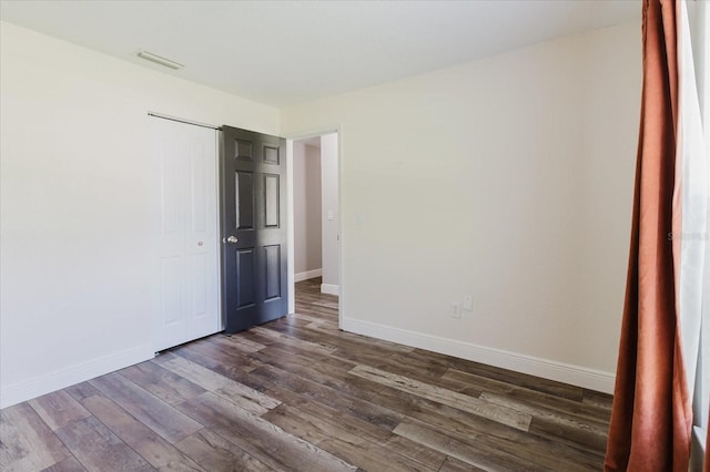706 E Gate Dr, Safety Harbor, FL 34695 - empty room featuring dark wood-type flooring and baseboards