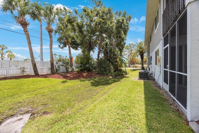 9205 Jakes Path, Largo, FL 33771 - view of yard