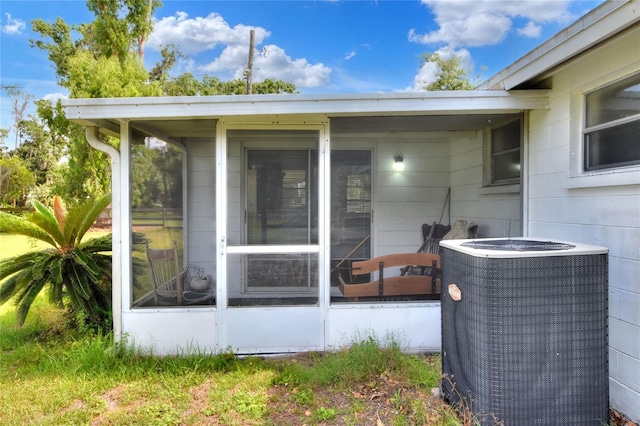 12631 Hobson Simmons Rd, Lithia, FL 33547 - exterior space featuring a sunroom