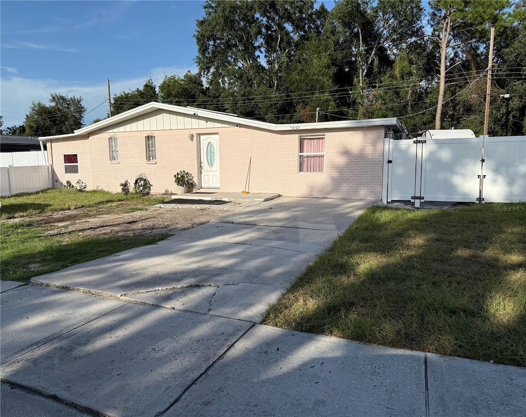 5601 Golden Dr, Tampa, FL 33634 - photo 1