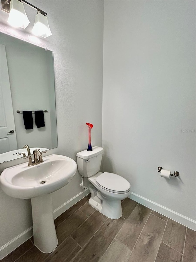 10864 Banyan Breeze Blvd, Land O Lakes, FL 34638 - half bathroom featuring wood tiled floors and baseboards