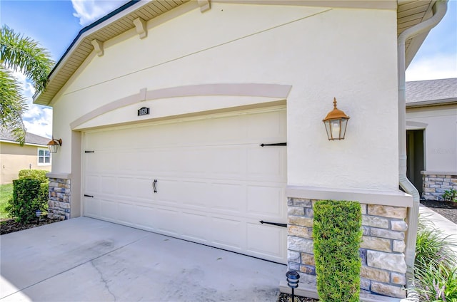 11619 Cambium Crown Dr, Riverview, FL 33569 - garage featuring concrete driveway