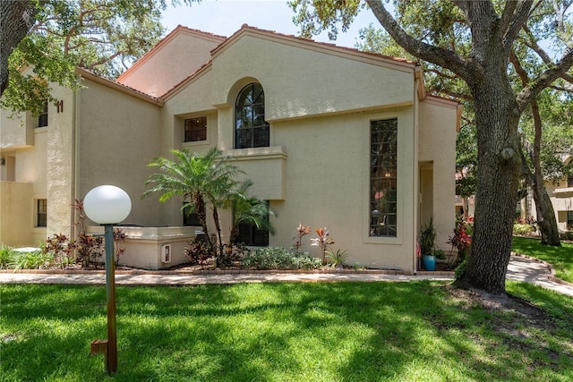 247 Los Prados Dr Unit 1123, Safety Harbor, FL 34695 - mediterranean / spanish house featuring stucco siding and a front lawn