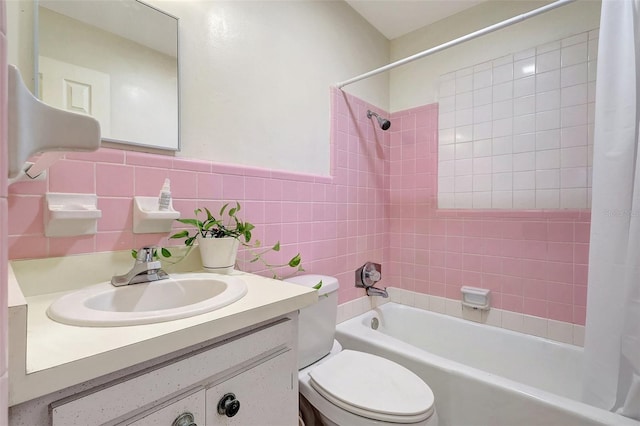 1903 24th St, Sarasota, FL 34234 - bathroom featuring shower / bath combo, vanity, and tile walls