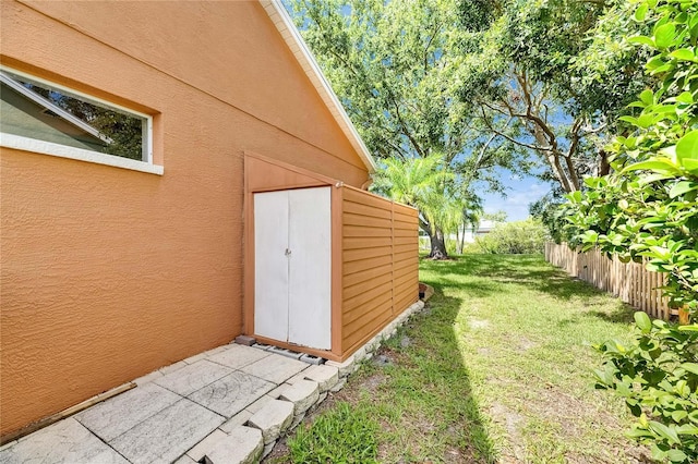 318 Lookout Dr, Apollo Beach, FL 33572 - view of yard