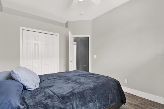 4901 Windingbrook Trl, Wesley Chapel, FL 33544 - bedroom featuring dark wood-style flooring, ceiling fan, and a closet