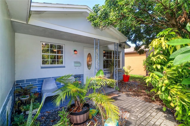 3910 14th Ave N, Saint Petersburg, FL 33713 - property entrance with stucco siding