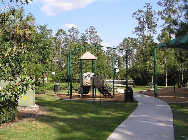 4116 Knollpoint Dr, Wesley Chapel, FL 33544 - view of home's community with a lawn