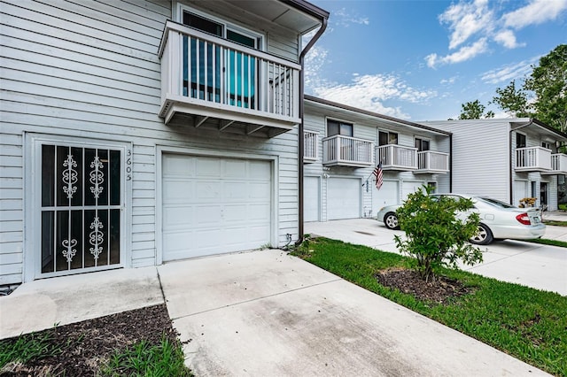 6206 92nd Pl N Unit 3605, Pinellas Park, FL 33782 - view of side of home with an attached garage and driveway