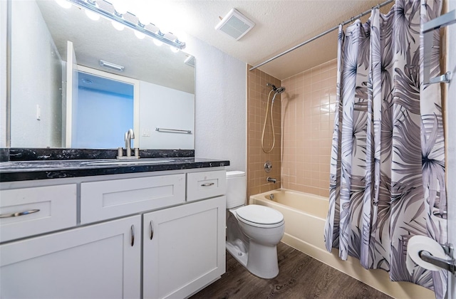 6206 92nd Pl N Unit 3605, Pinellas Park, FL 33782 - bathroom with wood finished floors, shower / bath combination with curtain, vanity, and a textured ceiling