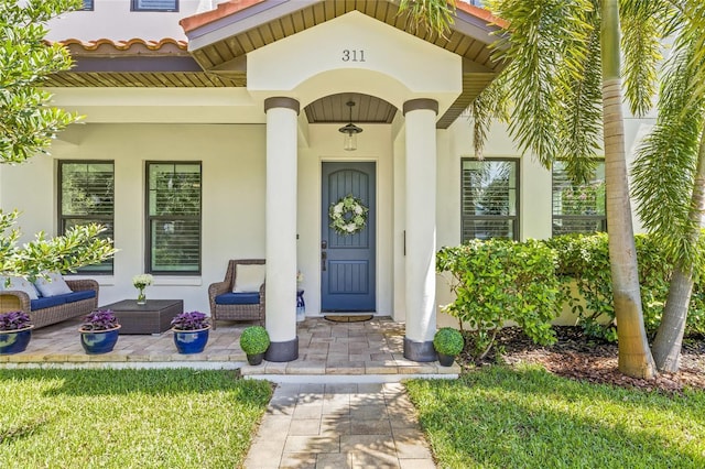 311 12th Ave N, Saint Petersburg, FL 33701 - doorway to property with stucco siding and a porch