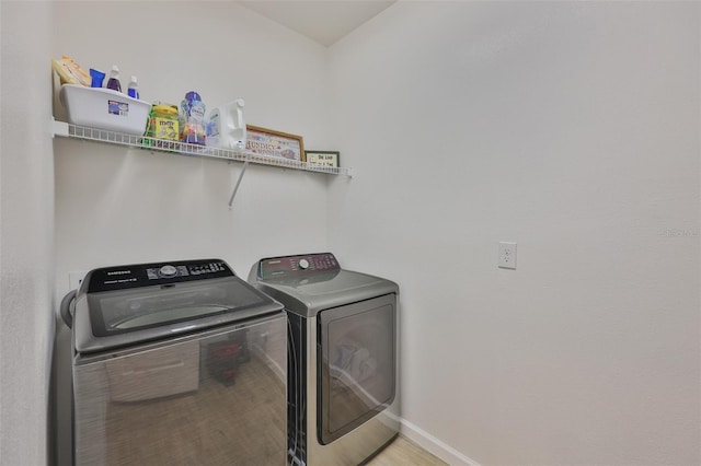 314 Blackrock Ln, Apollo Beach, FL 33572 - laundry room featuring washing machine and clothes dryer and baseboards