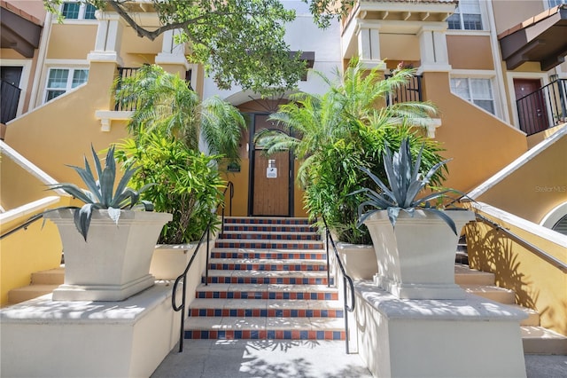 100 4th Ave S Unit 103, Saint Petersburg, FL 33701 - entrance to property featuring stucco siding