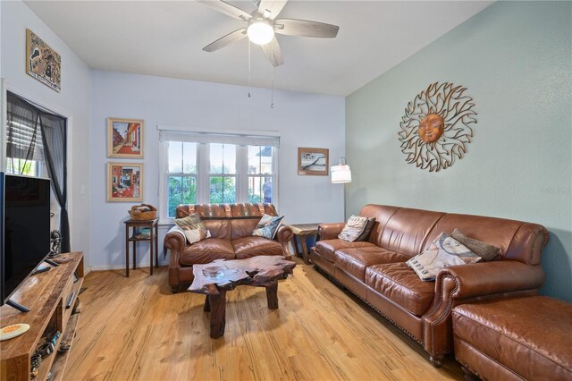 100 4th Ave S Unit 103, Saint Petersburg, FL 33701 - living area featuring light wood-style flooring and ceiling fan