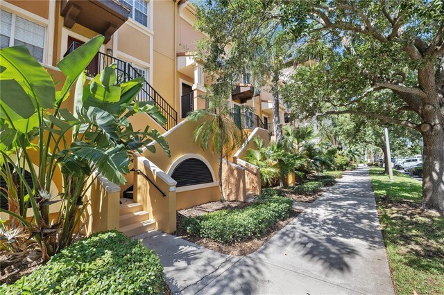 100 4th Ave S Unit 103, Saint Petersburg, FL 33701 - surrounding community featuring stairway