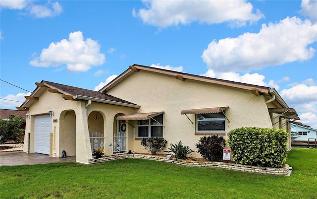 13814 Lavender Ave, Hudson, FL 34667 - view of front of home with stucco siding, an attached garage, a front yard, and concrete driveway