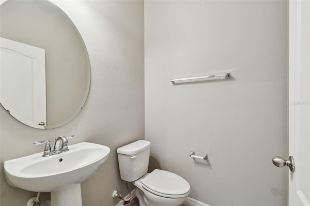 11541 Tangle Branch Ln, Gibsonton, FL 33534 - bathroom featuring a sink and toilet