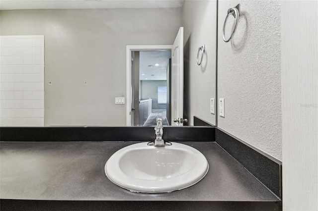 11541 Tangle Branch Ln, Gibsonton, FL 33534 - bathroom with vanity