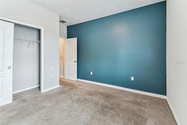 11541 Tangle Branch Ln, Gibsonton, FL 33534 - unfurnished bedroom featuring carpet floors, a closet, and a textured ceiling