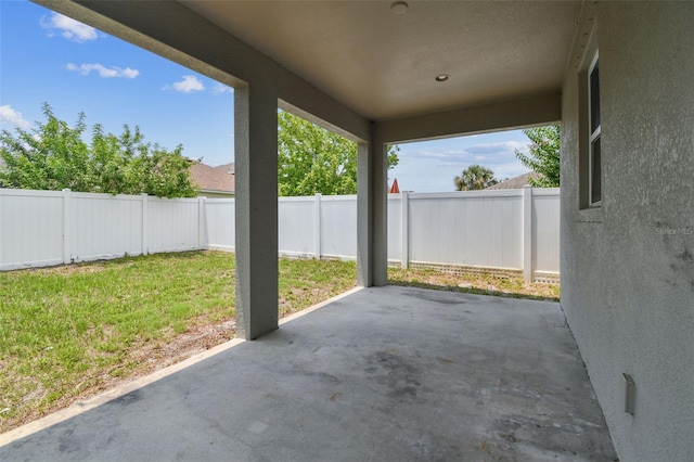 11541 Tangle Branch Ln, Gibsonton, FL 33534 - fenced backyard featuring a patio area