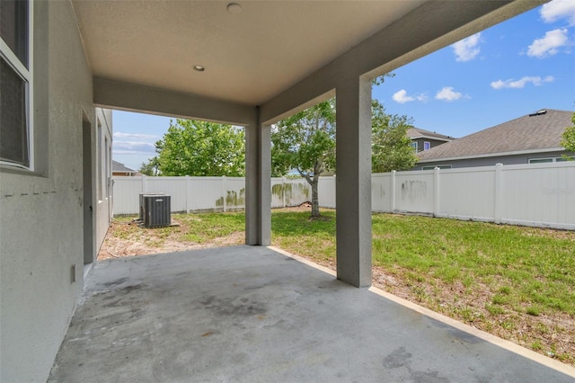 11541 Tangle Branch Ln, Gibsonton, FL 33534 - fenced backyard with a patio