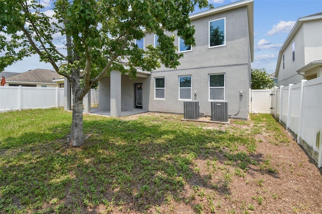 11541 Tangle Branch Ln, Gibsonton, FL 33534 - back of property with a patio, a fenced backyard, and stucco siding